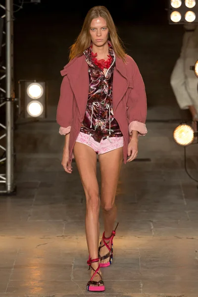 Look 17